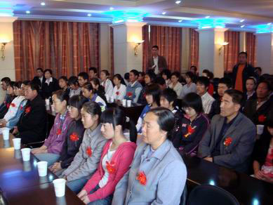 797966金沙娱场城集团扶危助困•传承爱心一片